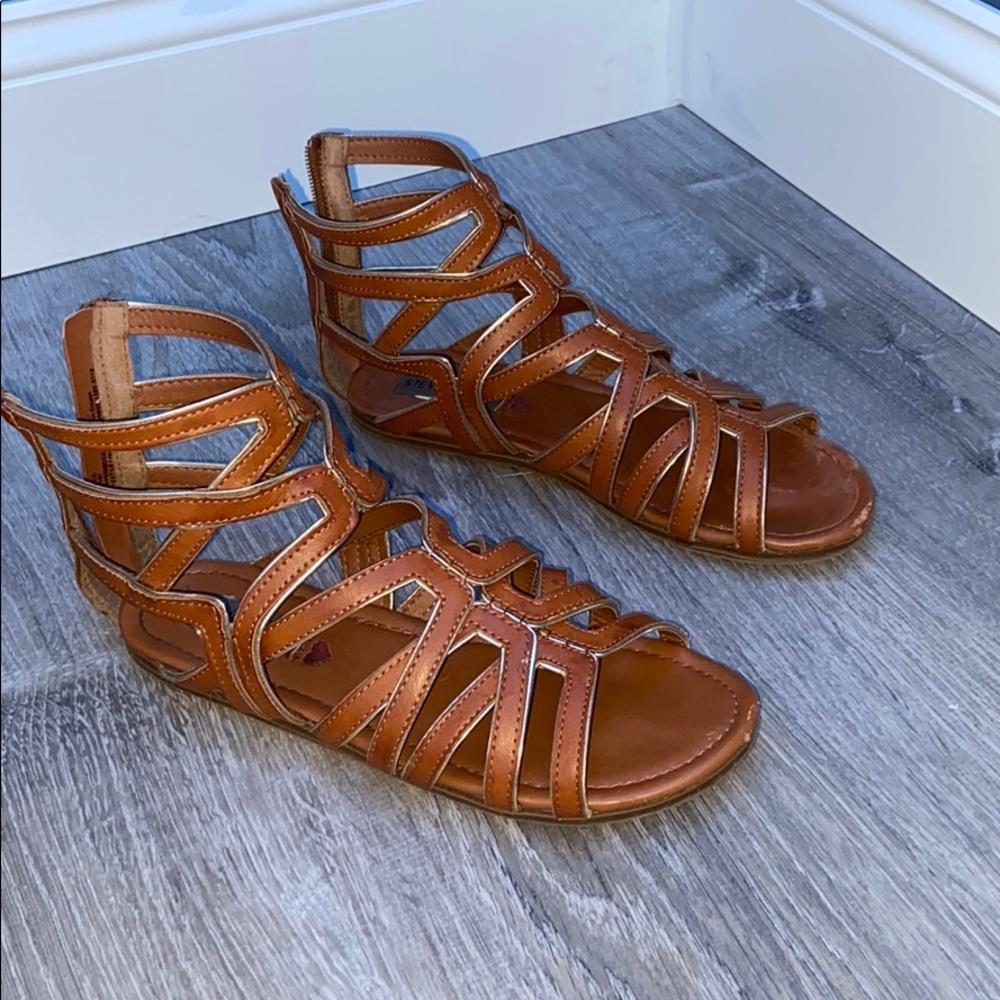 ankle height sandals